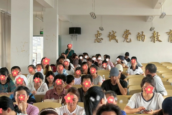 红河爱尔眼科走进蒙自市第二小学开展近视防控专题家长课堂