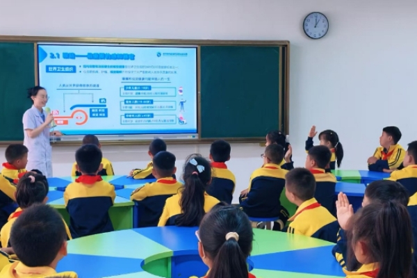 开学护眼第一课 | 昆明爱尔眼科近视防控科普讲座走进官渡小学