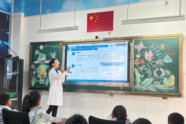 昆明爱尔眼科医院“近视防控小课堂”走进关二小