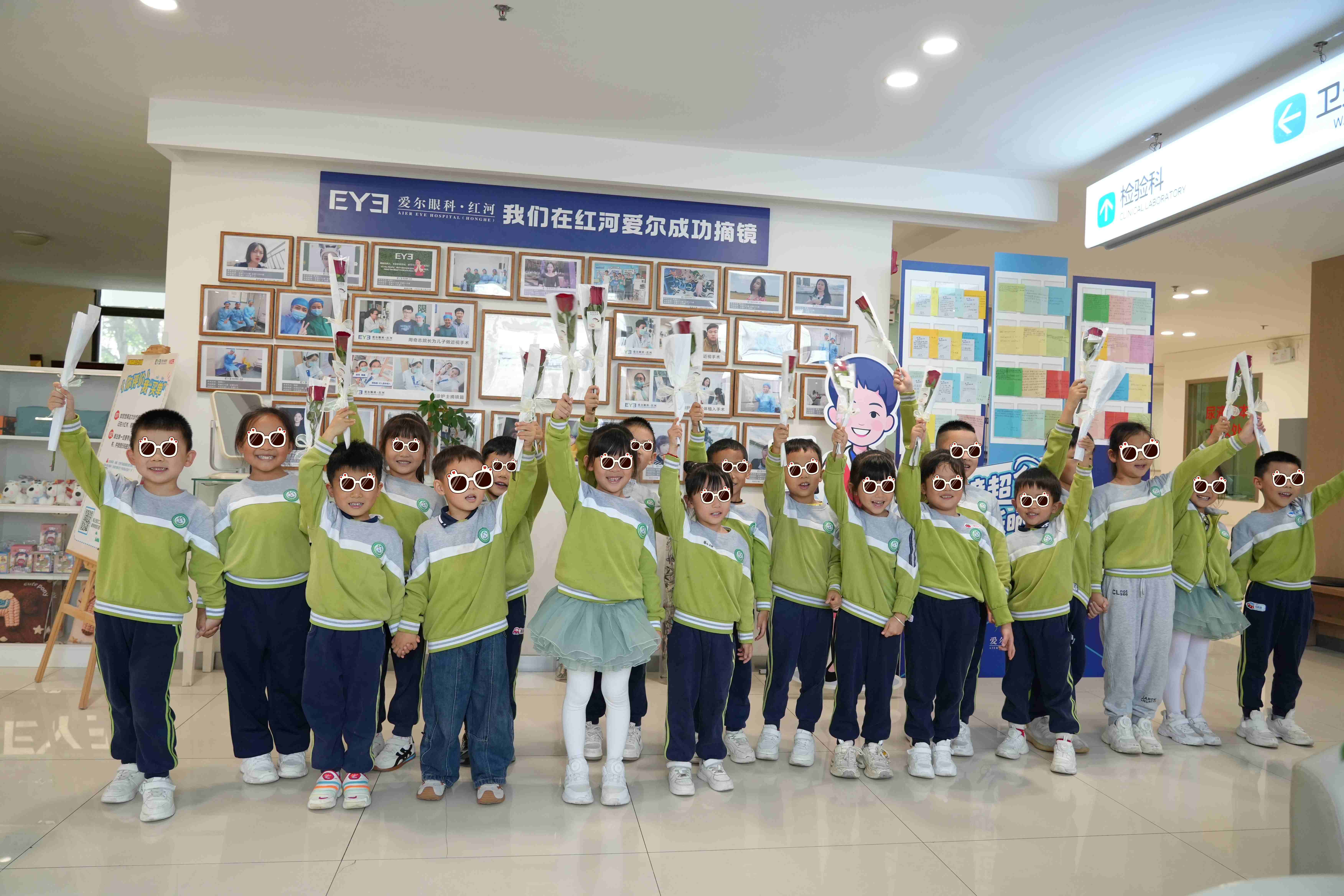 童心赠花，致敬白衣天使｜爱心博美幼儿园萌娃走进红河爱尔眼科医院送祝福